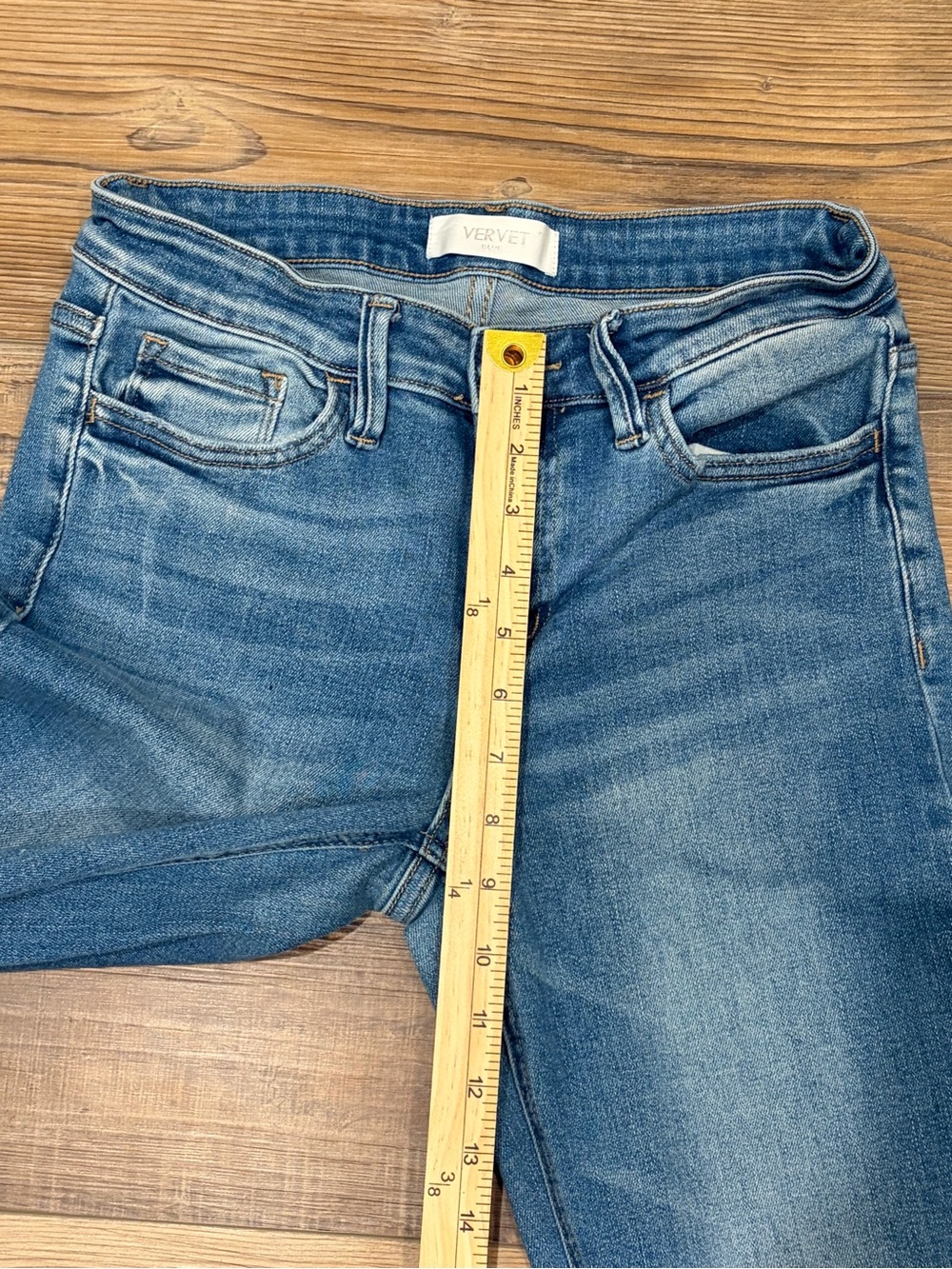 Vervet Women’s Straight-Leg stretch Distressed Jeans in Medium Blue 27W - Picture 7 of 9